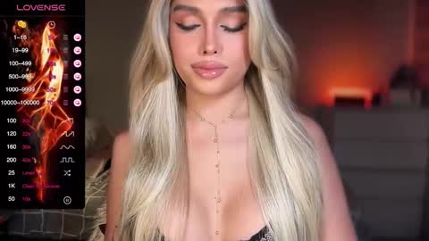 Snapshot of precious_amber69 chatting on 10-17-25, 12:52 Oh my Amber online show from 10-17-25, 12:52