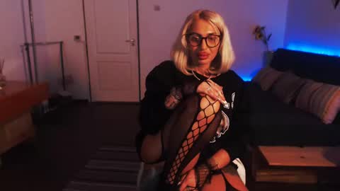 Victoria online show from 12-14-24, 11:34