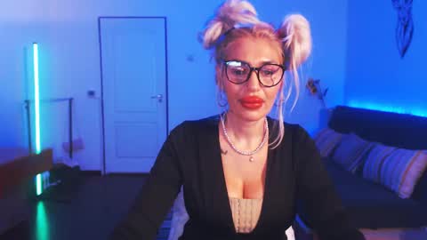 Victoria online show from 12-22-24, 01:01