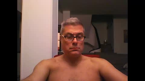 Snapshot of prendimisubito chatting on 10-19-25, 11:27 prendimisubito online show from 10-19-25, 11:27