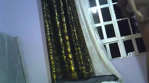 Snapshot of pretty_daniella chatting on 10-31-25, 04:08 pretty_daniella online show from 10-31-25, 04:08