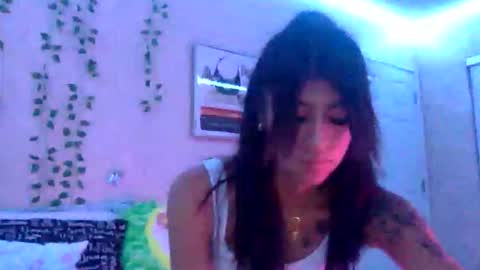 pretty_girl828687 online show from 11-10-25, 04:00
