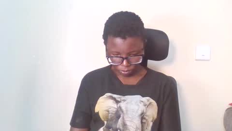pretty_kemmy online show from 09-19-25, 08:09