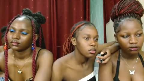 Snapshot of pretty_lioness_ chatting on 02-16-26, 03:52 Pretty online show from 02-16-26, 03:52