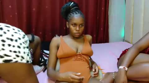 Snapshot of pretty_lioness_ chatting on 02-25-26, 04:00 Pretty online show from 02-25-26, 04:00