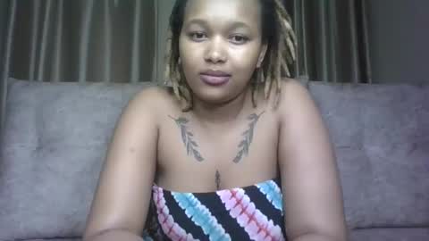 Snapshot of pretty_little_baibe chatting on 11-18-25, 12:27 Tracy online show from 11-18-25, 12:27