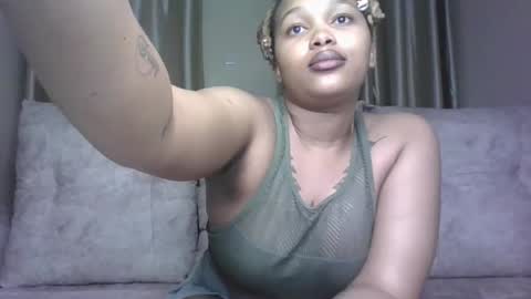Snapshot of pretty_little_baibe chatting on 12-03-25, 12:29 Tracy online show from 12-03-25, 12:29