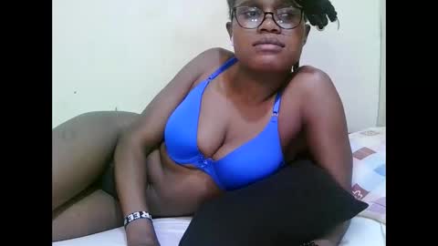 pretty_mellan online show from 02-02-25, 10:39
