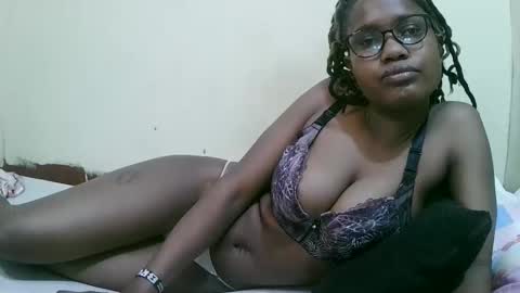 Snapshot of pretty_mellan chatting on 02-17-25, 11:13 pretty_mellan online show from 02-17-25, 11:13