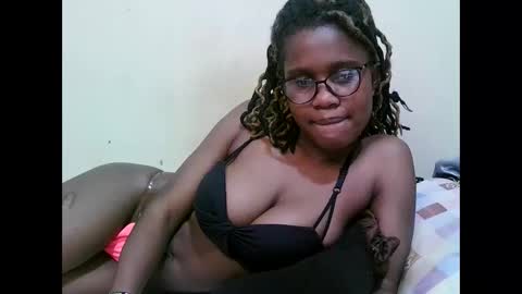 pretty_mellan online show from 03-08-25, 10:54
