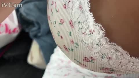 Snapshot of prettyasian123 chatting on 01-27-25, 01:37 Jam online show from 01-27-25, 01:37