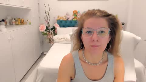 Snapshot of prettyblackeyes chatting on 01-13-26, 07:46 wilma online show from 01-13-26, 07:46