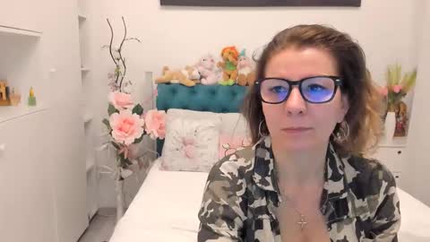 Snapshot of prettyblackeyes chatting on 03-01-26, 06:04 wilma online show from 03-01-26, 06:04