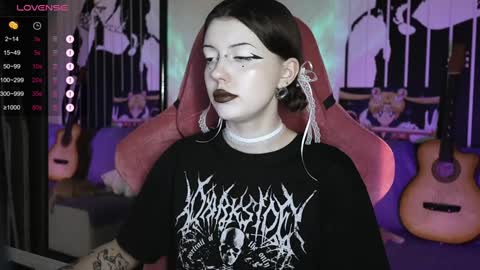 Snapshot of prettybones chatting on 12-21-24, 12:27 Violet online show from 12-21-24, 12:27