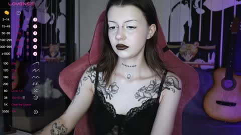 Snapshot of prettybones chatting on 12-30-24, 06:42 Violet online show from 12-30-24, 06:42