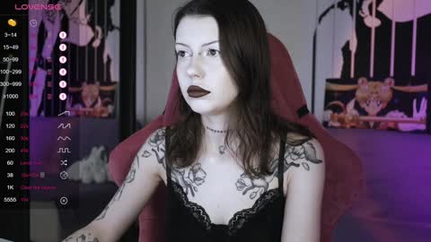 Snapshot of prettybones chatting on 01-03-25, 06:11 Violet online show from 01-03-25, 06:11