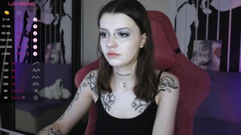 Snapshot of prettybones chatting on 01-12-25, 09:51 Violet online show from 01-12-25, 09:51