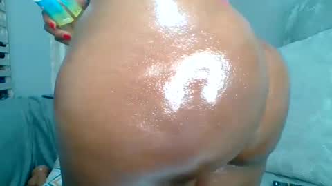 Snapshot of prettyela chatting on 11-21-25, 12:21 PrettyEla online show from 11-21-25, 12:21