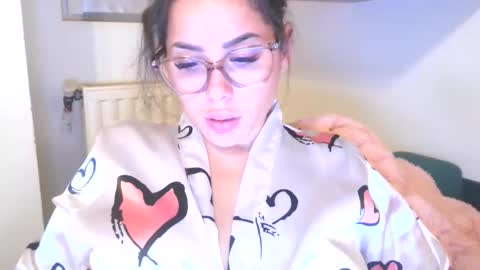 prettyjulliette online show from 10-28-25, 01:09