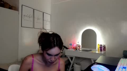 Snapshot of prettylittlesuckerr chatting on 02-06-25, 12:43 Jovill Mays online show from 02-06-25, 12:43
