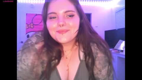 Snapshot of prettypearl123 chatting on 09-24-25, 04:27 pretttypearl online show from 09-24-25, 04:27