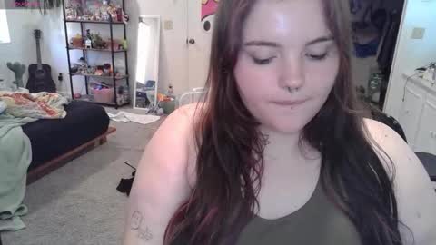 Snapshot of prettypearl123 chatting on 10-25-25, 08:58 pretttypearl online show from 10-25-25, 08:58