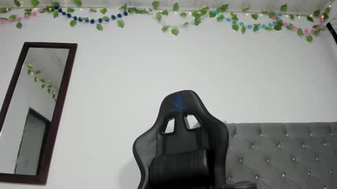 Laura  Onlyfans   40OFF online show from 02-07-26, 12:20