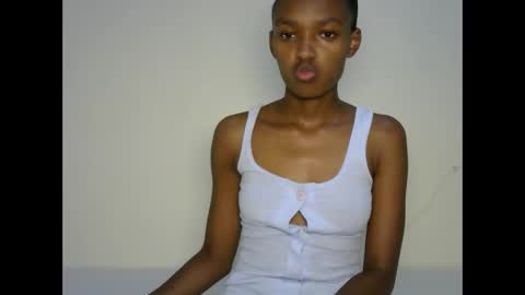 prettyquiny254 online show from 09-26-25, 09:19