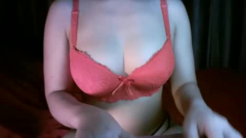 Snapshot of princess916446 chatting on 01-01-25, 02:31 princess online show from 01-01-25, 02:31