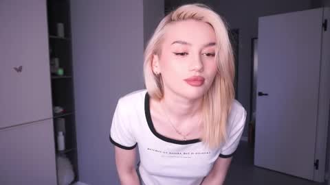 Snapshot of princess_blondee chatting on 04-07-26, 07:53 Scarlette online show from 04-07-26, 07:53