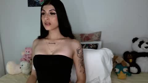 Snapshot of princess_ofyourdreams chatting on 11-11-25, 04:45 Sophie online show from 11-11-25, 04:45