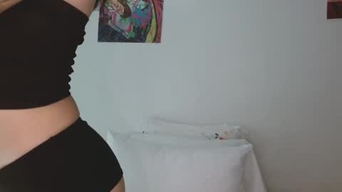 Snapshot of princess_ofyourdreams chatting on 11-28-25, 04:31 Sophie online show from 11-28-25, 04:31