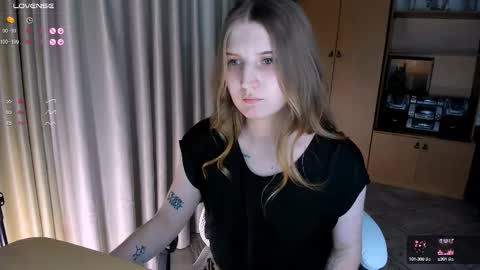 Snapshot of princessaalicc chatting on 10-13-25, 03:01 princessaalicc online show from 10-13-25, 03:01