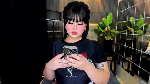 Snapshot of princesshugecummer chatting on 02-17-25, 01:21 Astrid Ley online show from 02-17-25, 01:21