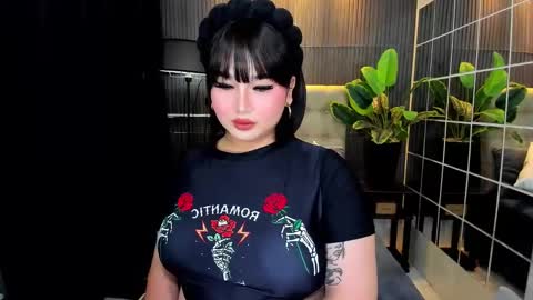 Snapshot of princesshugecummer chatting on 02-17-25, 04:26 Astrid Ley online show from 02-17-25, 04:26
