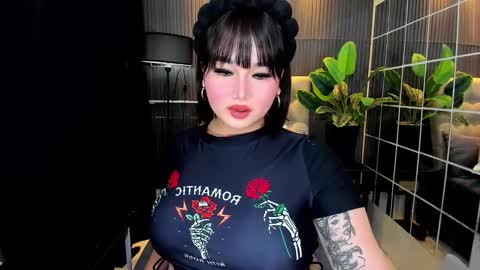 Snapshot of princesshugecummer chatting on 02-17-25, 07:31 Astrid Ley online show from 02-17-25, 07:31