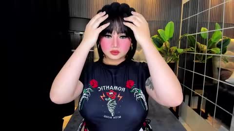 Snapshot of princesshugecummer chatting on 02-18-25, 02:49 Astrid Ley online show from 02-18-25, 02:49