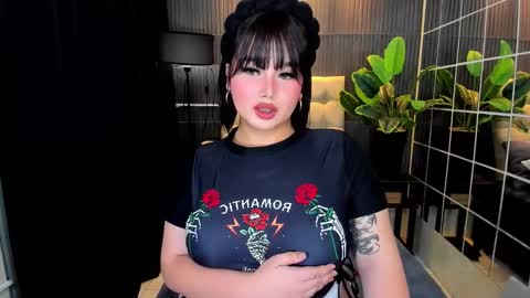 Snapshot of princesshugecummer chatting on 02-19-25, 07:48 Astrid Ley online show from 02-19-25, 07:48