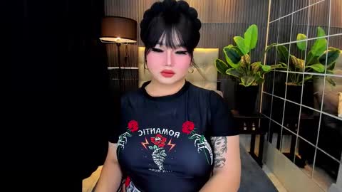 Snapshot of princesshugecummer chatting on 02-21-25, 06:18 Astrid Ley online show from 02-21-25, 06:18