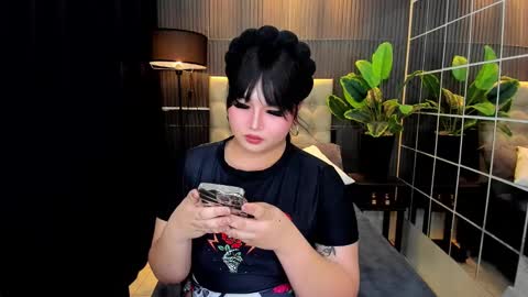 Snapshot of princesshugecummer chatting on 02-21-25, 09:24 Astrid Ley online show from 02-21-25, 09:24
