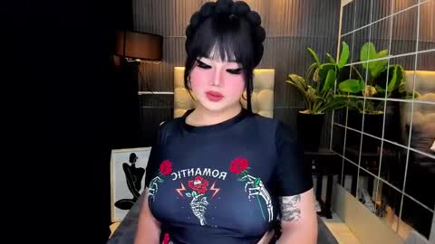 Snapshot of princesshugecummer chatting on 03-05-25, 04:02 Astrid Ley online show from 03-05-25, 04:02