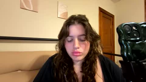 Snapshot of princesslaylaa chatting on 11-25-25, 04:45 princessviccxo online show from 11-25-25, 04:45