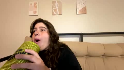 Snapshot of princesslaylaa chatting on 12-03-25, 03:14 princessviccxo online show from 12-03-25, 03:14