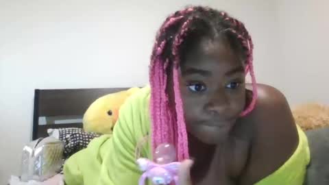 Snapshot of princessplimmy chatting on 10-24-25, 05:48 Prxncess Paci online show from 10-24-25, 05:48