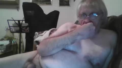 Snapshot of proudwelshman chatting on 12-11-24, 12:54 proudwelshman online show from 12-11-24, 12:54