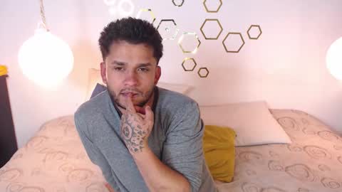 Adris  Juan online show from 10-17-25, 02:04