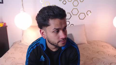 Adris  Juan online show from 10-20-25, 02:34