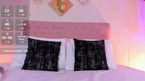 Pretty Moon online show from 10-17-25, 12:19