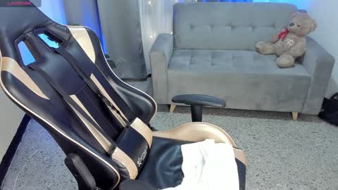 Snapshot of prvncessa_10 chatting on 12-27-24, 07:29    INDEPENDENT MODEL online show from 12-27-24, 07:29