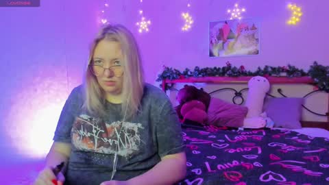 Snapshot of puffybun chatting on 12-17-24, 12:12 puffybun online show from 12-17-24, 12:12